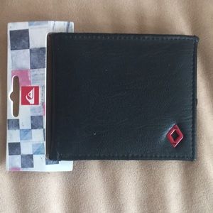 New Quicksilver Men’s Slim Billfold Wallet